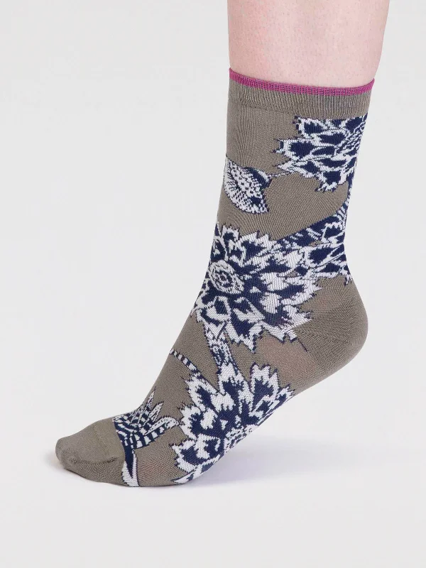 Performance Socks-Freja Organic Cotton Abstract Flower Socks - Pea Green