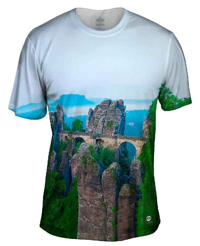 Stylish T-shirt-Basteibrucke Morgens